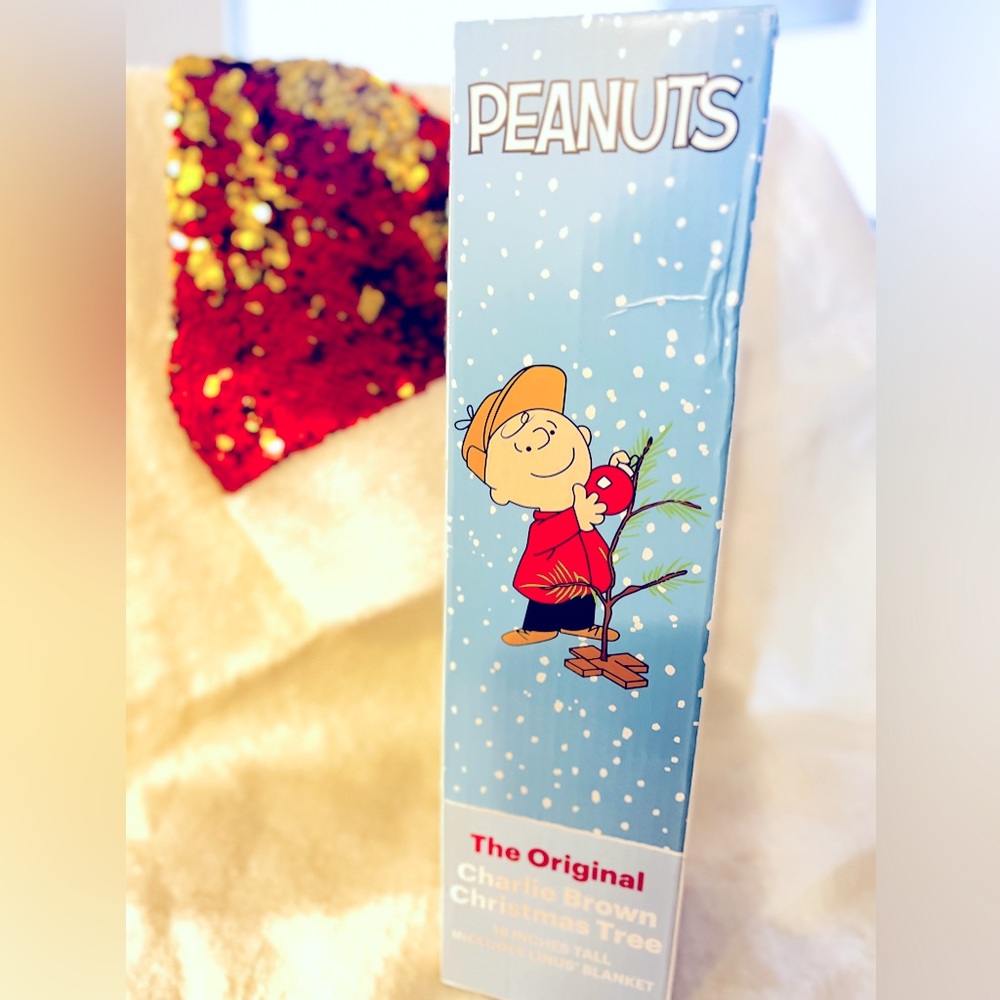 NEW! Charlie Brown Christmas Tree, Includes Linus’ blanket! 18” Tall